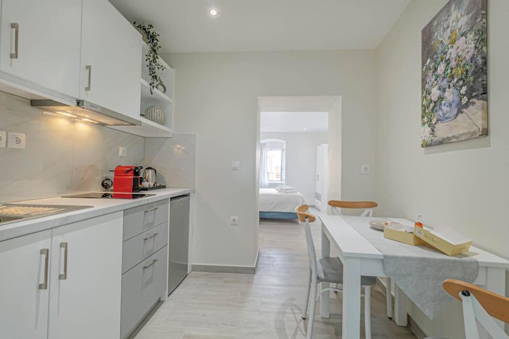 Agisilaos Apartment